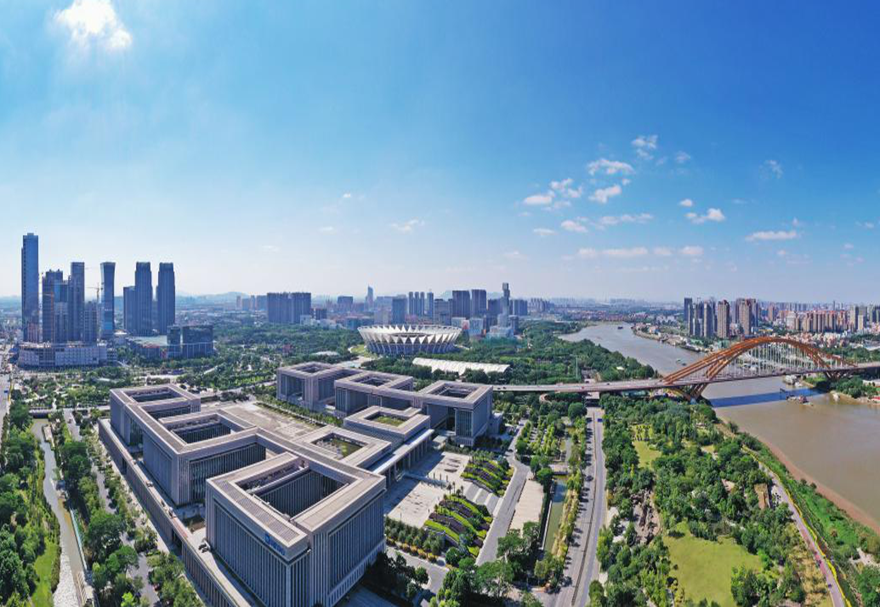 建設(shè)佛山三龍灣高端創(chuàng)新集聚區(qū)（以下稱：三龍灣），是近年來佛山市委、市政府主抓力推的一件大事。三龍灣毗鄰廣州，位于廣佛同城發(fā)展核心區(qū)域，核心區(qū)面積130平方公里。圖為三龍灣核心區(qū)域。
