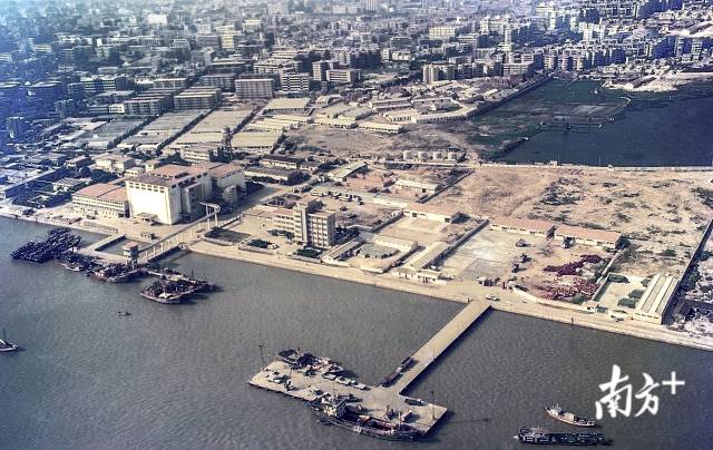 1989年，正在建設(shè)中的汕頭海濱路。