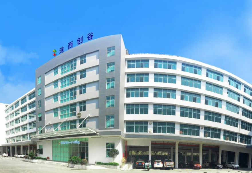 珠西創(chuàng)谷（江門）科技園重點(diǎn)發(fā)展IEEE (工業(yè)4.0/工業(yè)2025及人工智能、環(huán)保及能源、電子及醫(yī)療產(chǎn)品、電子商貿(mào)與物聯(lián)網(wǎng))等相關(guān)技術(shù)行業(yè)，主要吸引粵港澳臺及海外高科技企業(yè)進(jìn)駐，著重為青年創(chuàng)業(yè)者提供創(chuàng)客空間，為中小企業(yè)提供孵化器服務(wù)，為成熟企業(yè)提供加速器服務(wù)。圖為珠西創(chuàng)谷（江門）科技園。