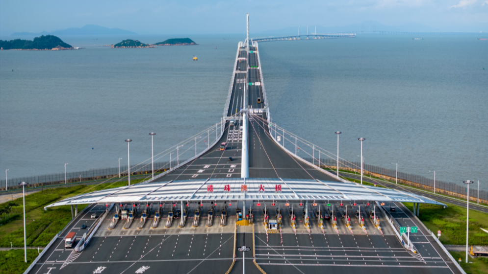 港珠澳大橋珠海公路口岸出入境車輛攀升 增長(zhǎng)約69%