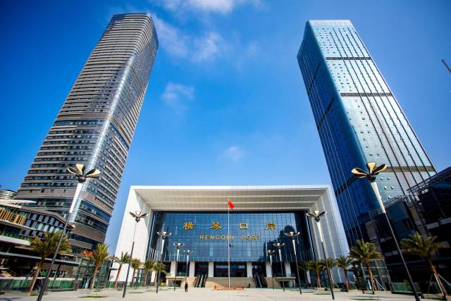 琴澳之間路相連、關相通、心相親。