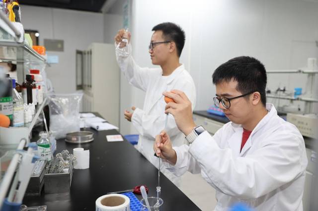 艾薇藥業(yè)研發(fā)實驗室。