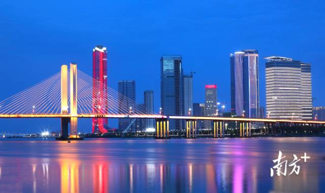 橫琴粵澳深度合作區(qū)的璀璨夜景。 