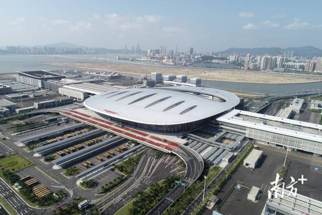 港珠澳大橋珠澳口岸人工島。