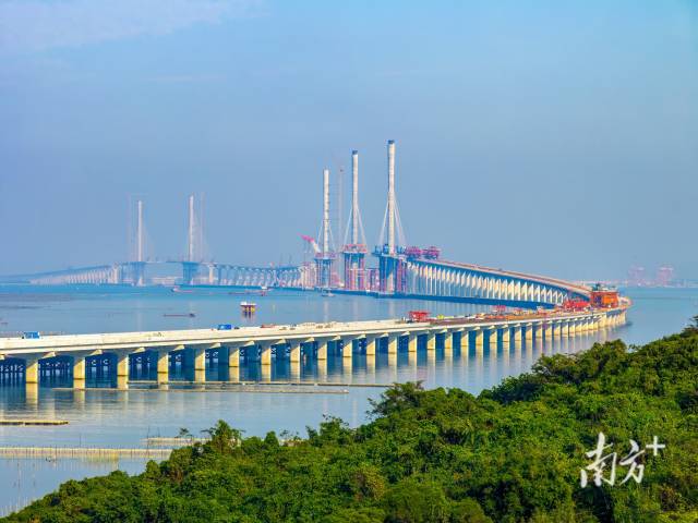 黃茅海跨海通道建設(shè)現(xiàn)場。