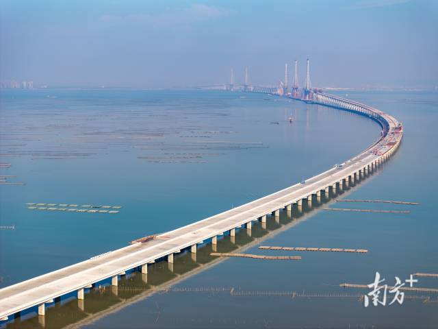 黃茅海跨海通道建設現場。