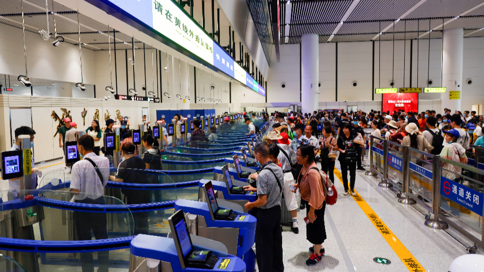 深港口岸全面復(fù)通一周年，保障超1.6億人次出入境
