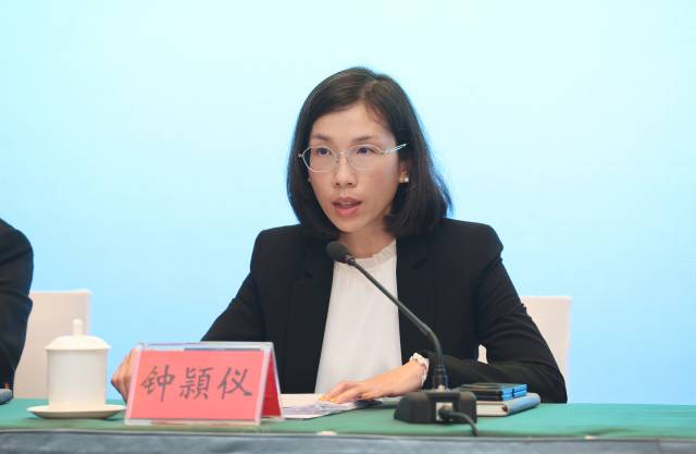 合作區(qū)法律事務局局長鐘頴儀在發(fā)布會上解讀政策利好。