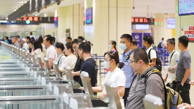 今年以來青茂口岸驗(yàn)放出入境人員約1500萬人次