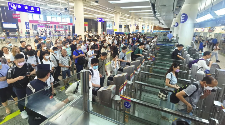 再創(chuàng)新高！深港陸路口岸單日出入境旅客82.98萬人次