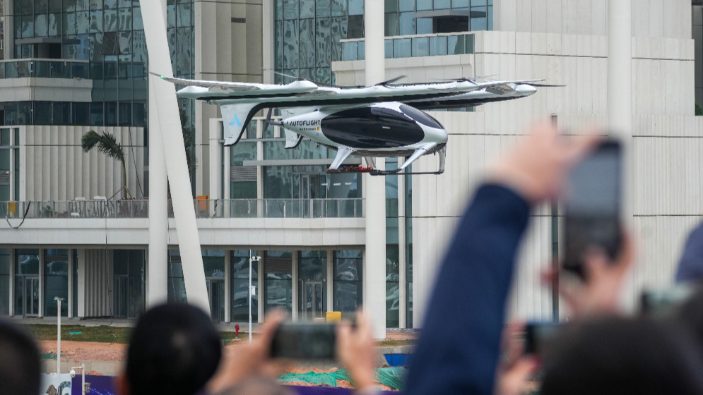 今年2月，全球首條跨海跨城電動(dòng)垂直起降航空器在深圳、珠海成功試航。攝影：錢文攀