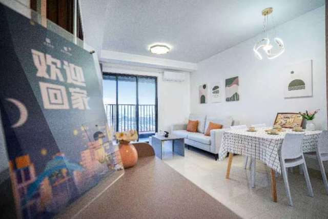 公寓按高標(biāo)準(zhǔn)拎包入駐配置，配齊電視、洗衣機(jī)、冰箱等家電，公寓還配備健身房、閱讀室等公共區(qū)域，為港澳青年提供休閑空間。