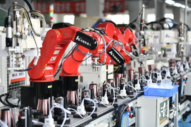 小熊電器自動化生產線。 戴嘉信 攝