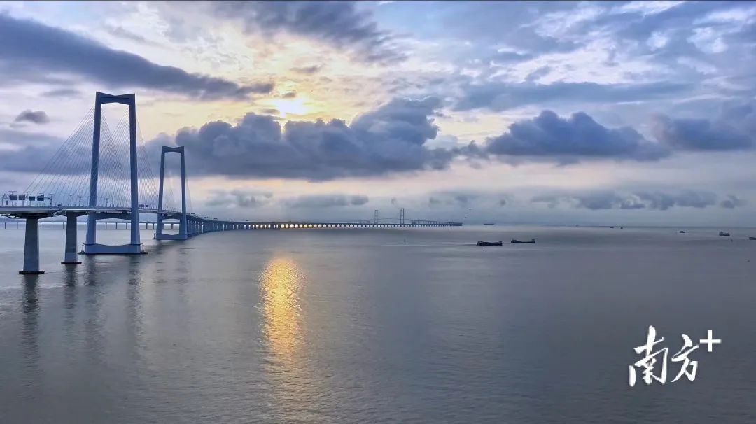 深中通道日出。南方拍客 顏學(xué)敏 攝