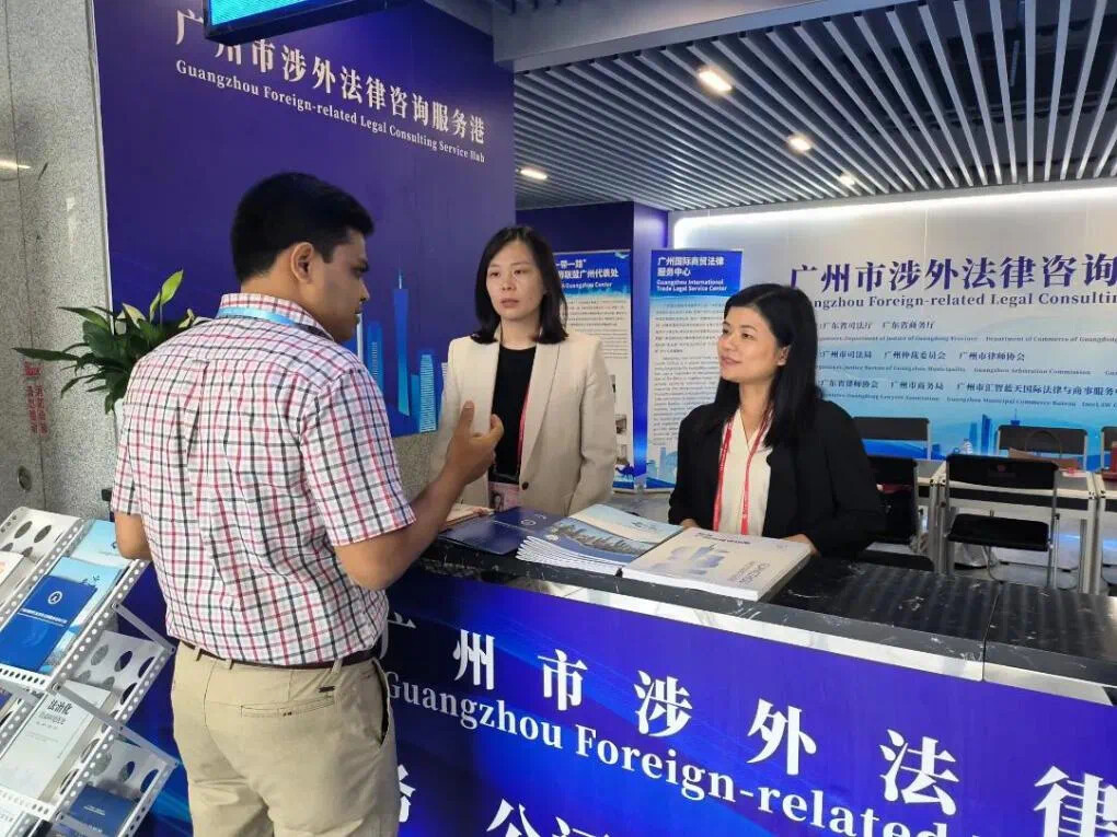 廣州律師服務(wù)團在廣州市涉外法律咨詢服務(wù)港接待外國客商