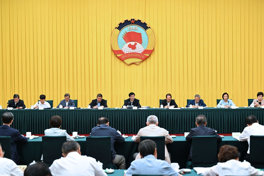 9月2日，全國政協(xié)在北京召開“推進(jìn)高水平對外開放”專題協(xié)商會，中共中央政治局常委、全國政協(xié)主席王滬寧出席并講話。新華社記者 饒愛民 攝