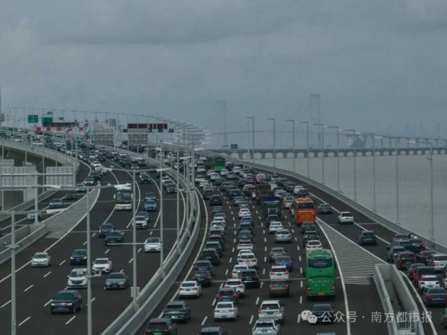 2024年6月30日，深中通道通車首日，迎來火爆車流。