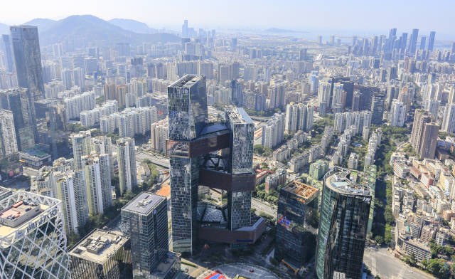 2024年前7個月，深圳平均每小時有28件專利獲得授權(quán)，有9件發(fā)明專利獲得授權(quán)。圖為騰訊濱海大廈。 南方+ 魯力 拍攝