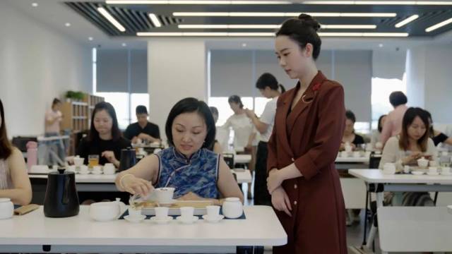 ▲邱芷澄希望通過深度參與社區(qū)實(shí)踐，和這里的年輕人一起推動社區(qū)發(fā)展，共同營造一個充滿創(chuàng)造力的社區(qū)家園