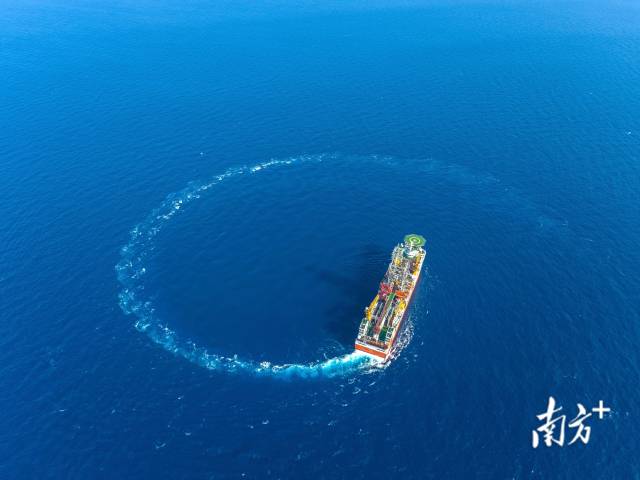 航行中的“夢想”號。 中船黃埔文沖有限公司供圖