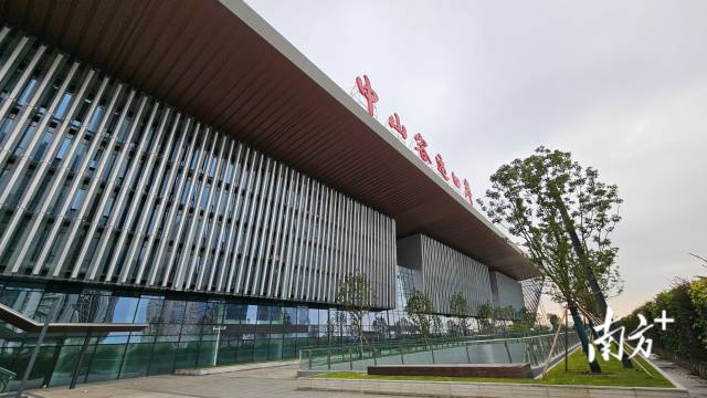 新中山客運(yùn)口岸。 南方+ 雷海泉 拍攝