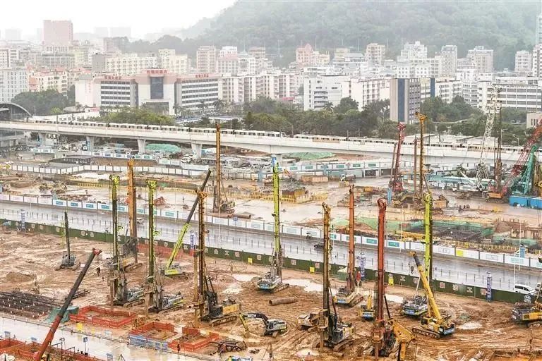 ▲深圳機場東樞紐建設現(xiàn)場。寶安日報記者 劉安邦 李雅靜 攝