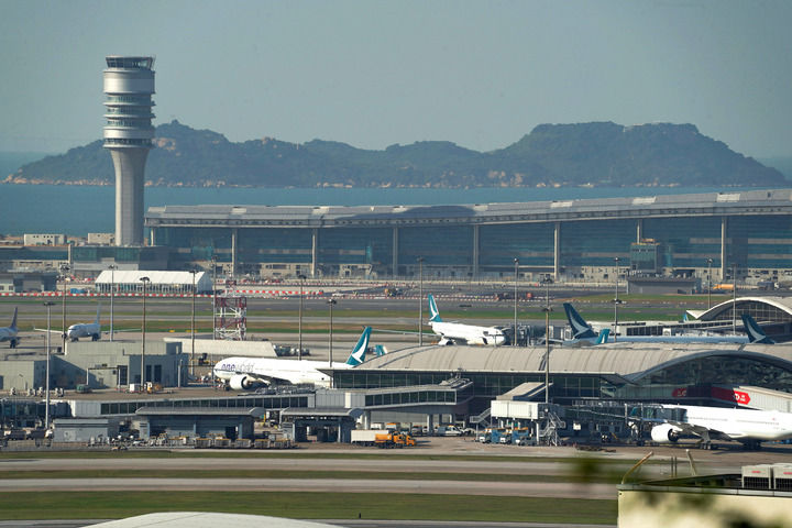 這是香港國際機(jī)場停機(jī)坪（2024年11月27日攝）。新華社發(fā)（龍鏡伊攝）