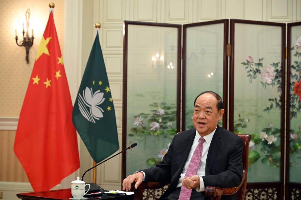 11月20日，澳門特區(qū)行政長官賀一誠接受采訪。新華社記者 金良快 攝