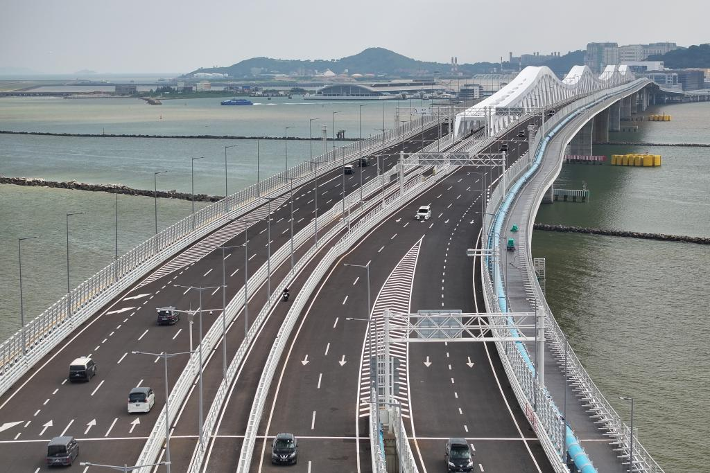  2024年10月1日拍攝的澳門大橋（無人機(jī)照片）。新華社發(fā)（梁建華 攝）