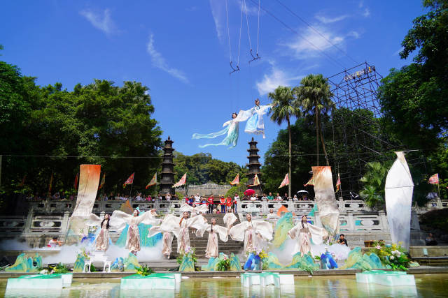 廣東羅浮山景區(qū)憑借“文旅融合新畫卷：非遺點(diǎn)亮羅浮之旅”的“文旅+非遺”模式，成功入選風(fēng)景名勝區(qū)文旅融合典型案例
