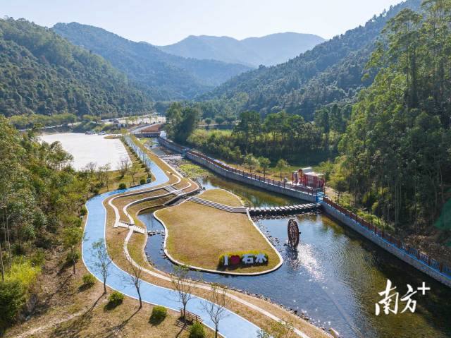 廣東省首單生態(tài)清潔小流域水土保持生態(tài)產(chǎn)品價(jià)值轉(zhuǎn)化交易在佛山高明正式簽約。
