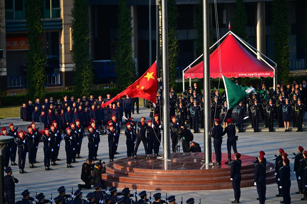 12月20日，澳門特別行政區(qū)政府隆重舉行升旗儀式，慶祝澳門回歸祖國25周年?！? title=