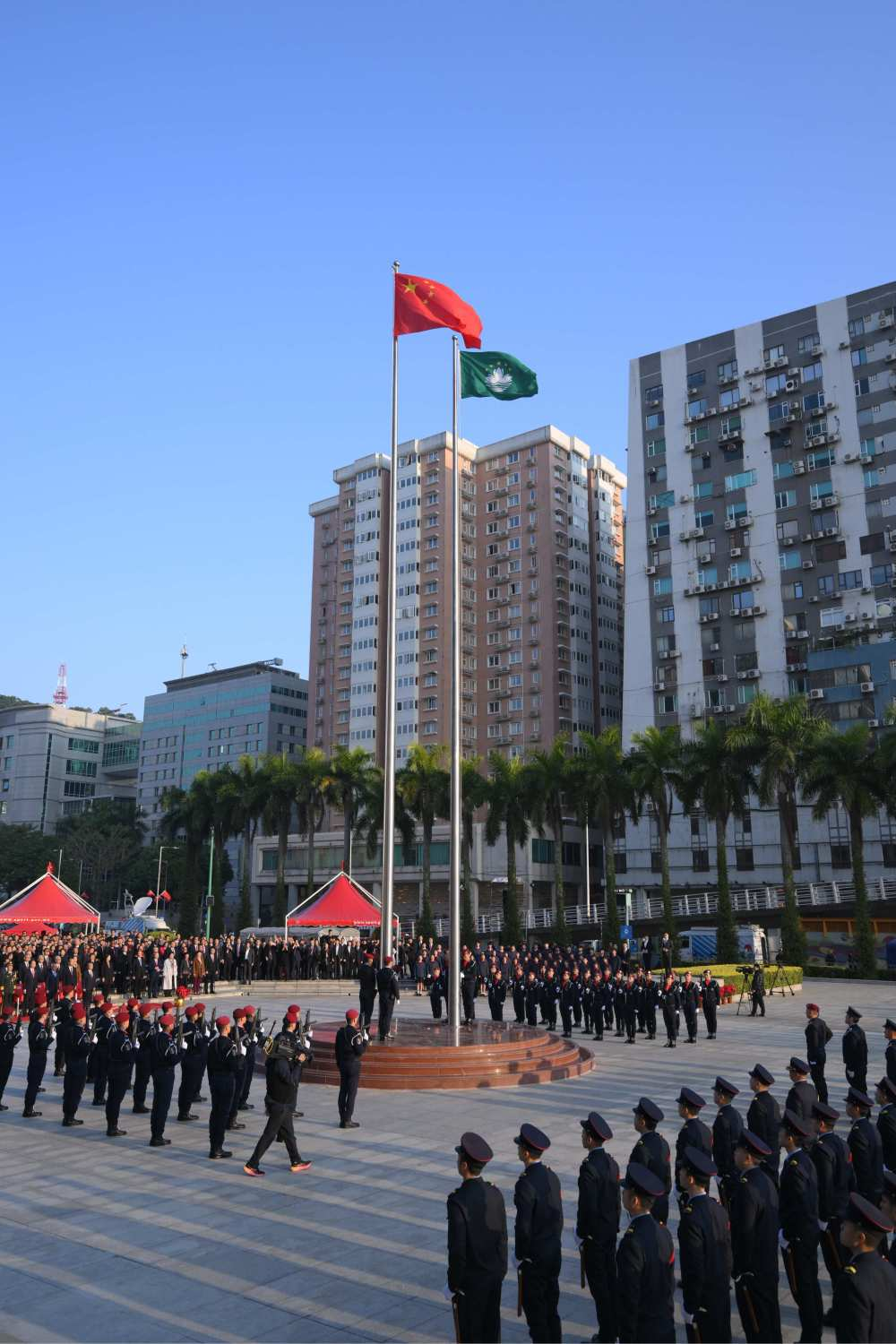 12月20日，澳門特別行政區(qū)政府隆重舉行升旗儀式，慶祝澳門回歸祖國25周年?！? title=