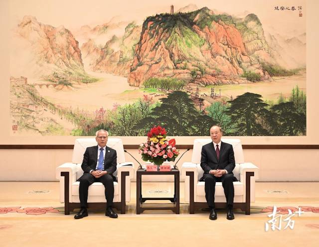 黃坤明王偉中會見澳門特別行政區(qū)行政長官岑浩輝