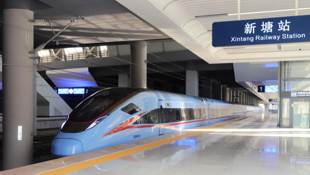 1月5日從香港首發(fā)的G6552次列車抵達(dá)新塘站。