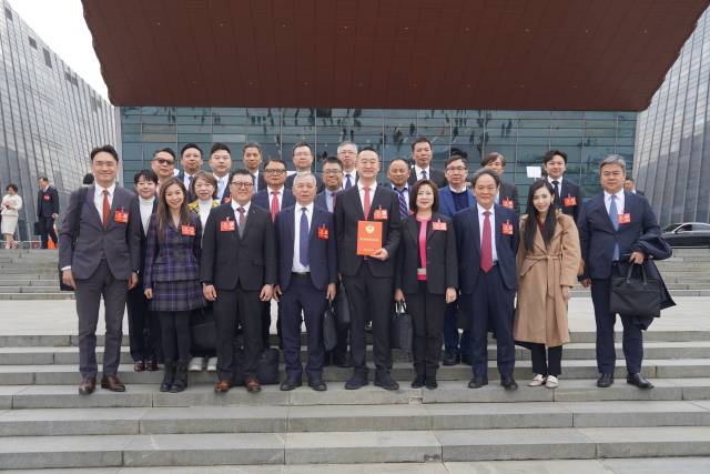 廣東省政協(xié)十三屆三次會(huì)議在廣州開幕。