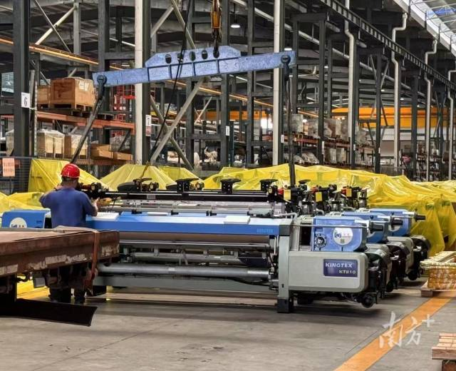 2024年，廣東康特斯織造裝備有限公司為需求企業(yè)提供了500多臺高速劍桿織機(jī)、提花織機(jī)。