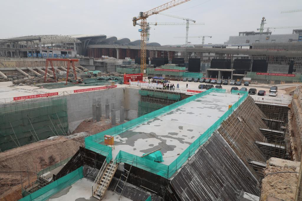 1月23日，白云機場三期擴建工程的綜合交通中心的車站完成封頂。新華社記者田建川 攝