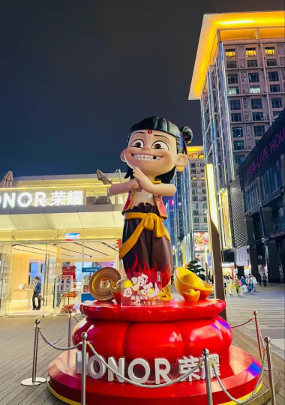 在東莞市區(qū)的大型哪吒手辦。圖源網(wǎng)友Z.7