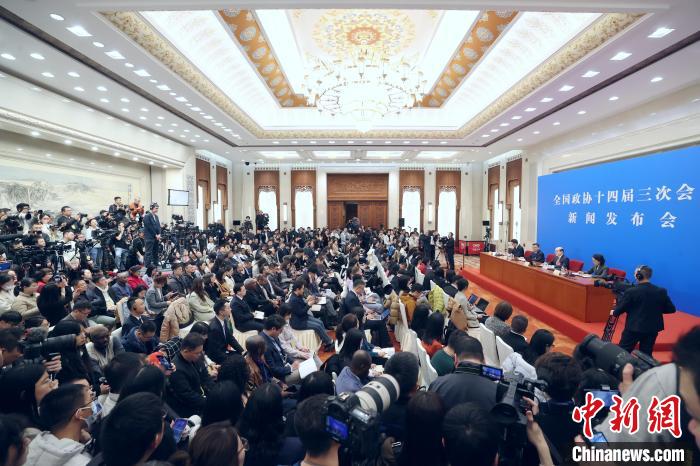 3月3日，全國政協(xié)十四屆三次會議新聞發(fā)布會在北京人民大會堂舉行。大會新聞發(fā)言人劉結(jié)一向中外媒體介紹本次大會有關(guān)情況并回答記者提問。　中新社記者 蔣啟明 攝