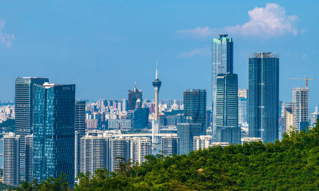 “澳門+橫琴”新定位被擺在更顯著位置。圖為俯瞰琴澳地標(biāo)建筑。
