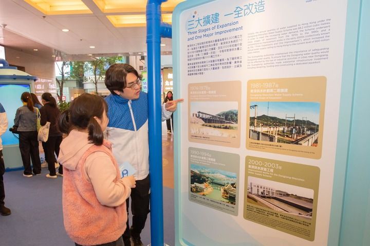 香港特別行政區(qū)政府水務署以“一脈相連 飲水思源”為主題，在香港銅鑼灣時代廣場啟動“東江水供港60周年”專題巡回展覽。這是展覽現(xiàn)場（2025年1月11日攝）。新華社發(fā)（香港特別行政區(qū)政府水務署供圖）
