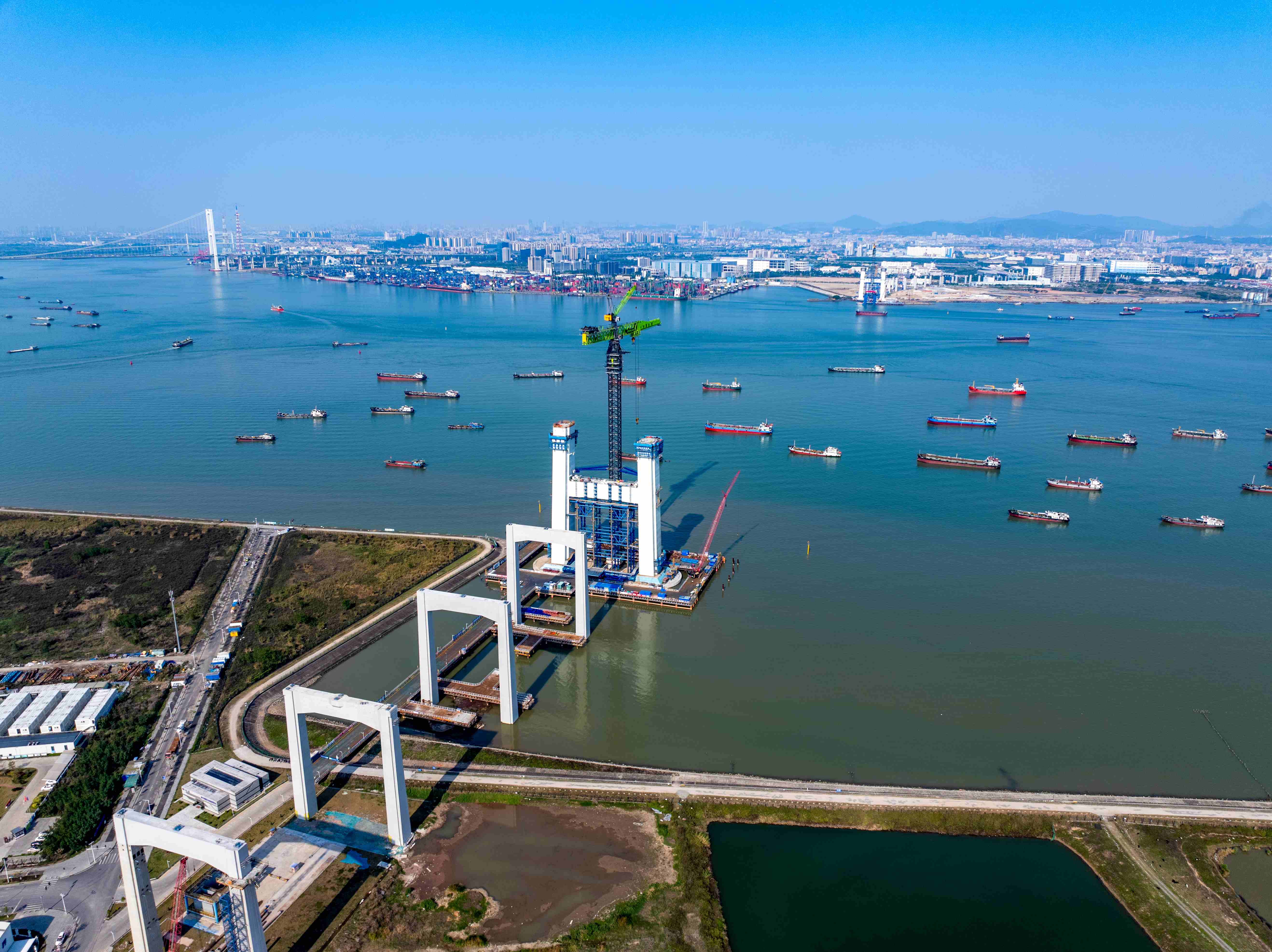 建設(shè)中的獅子洋通道。攝影：馮珠仔