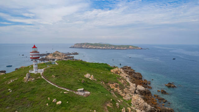 汕頭南澳縣澎湖列島國家級自然保護區(qū)，藍天碧水相映成趣。石磊 攝