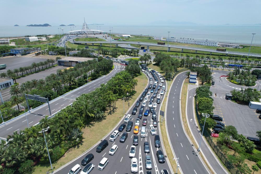 2025年1月31日拍攝的港珠澳大橋橋頭（無(wú)人機(jī)照片）。新華社發(fā)（黎釗德攝）
