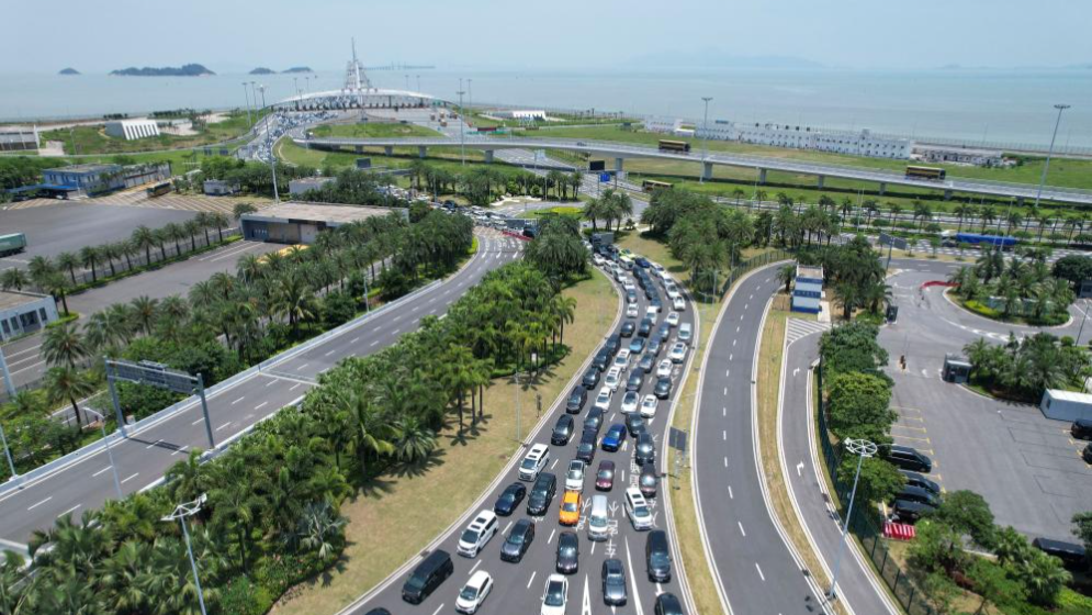 口岸客流頻創(chuàng)紀(jì)錄 “五一”假期粵港澳大灣區(qū)人潮涌動