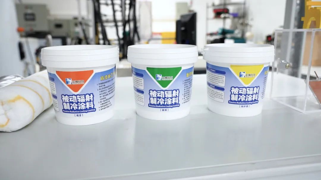 朱龍潛團(tuán)隊(duì)的被動(dòng)輻射制冷涂料。李卓軒攝