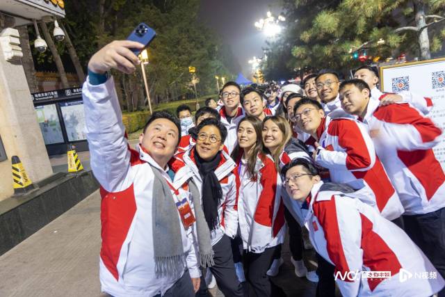 2023年，“港澳青年看祖國”系列活動在北京舉行開營儀式，梁毓偉作為執(zhí)行團長，率領(lǐng)150名港澳青年到北京參加交流活動。 