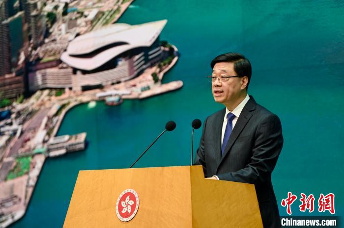 5月27日，香港特區(qū)行政長(zhǎng)官李家超出席行政會(huì)議前會(huì)見媒體。中新社記者李志華攝