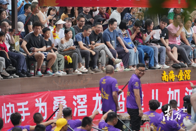 南海疊滘龍船漂移，吸引了全國(guó)關(guān)注。廖明璨攝